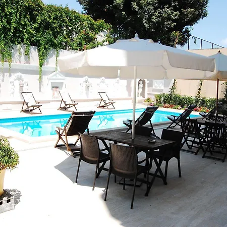 Hotel Triana